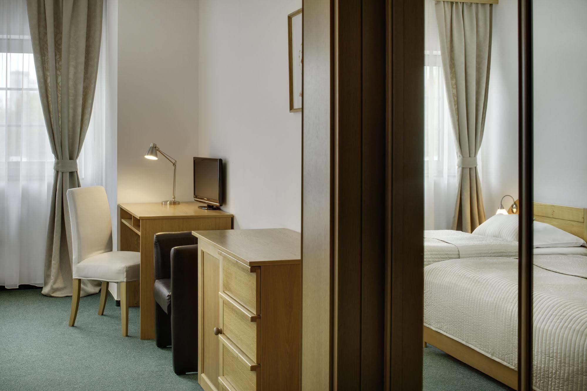 Hotel Oya Prague Exterior photo